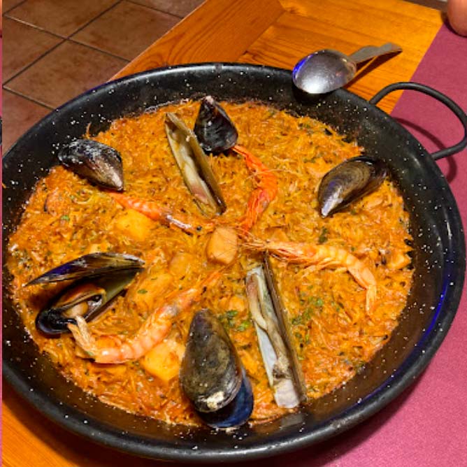 La Nova Vinya paella